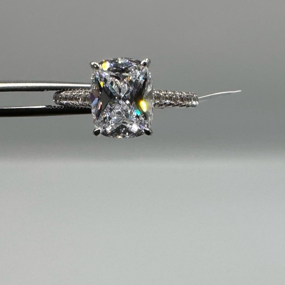 18k 3ct Cushion Cut Ring - Picture 5 of 12